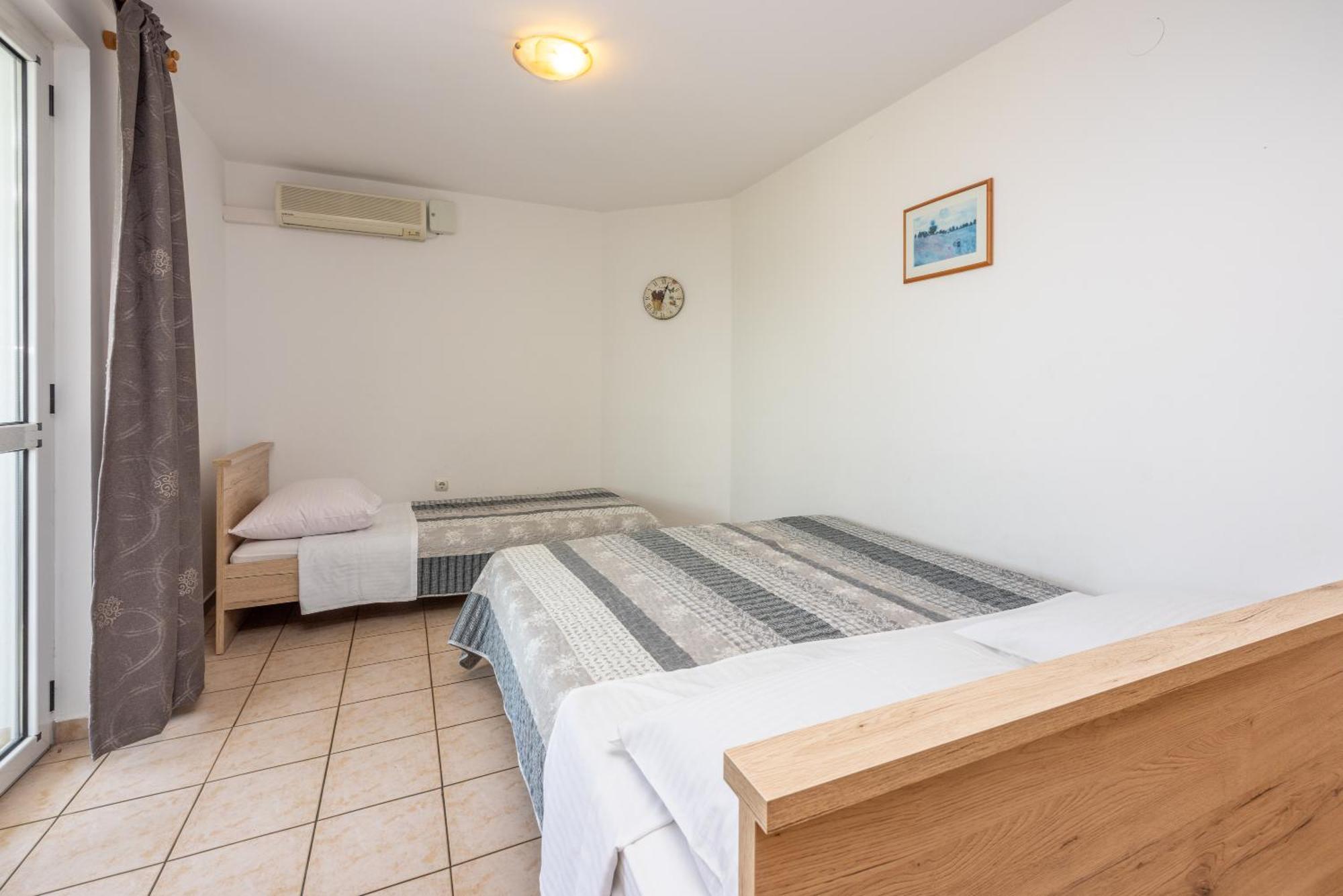 Apartments Obradovic Dramalj Exterior photo